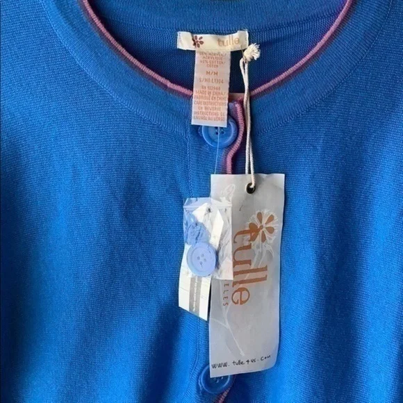 Tulle | Cropped Cardigan Sweater - Picture 3 of 6